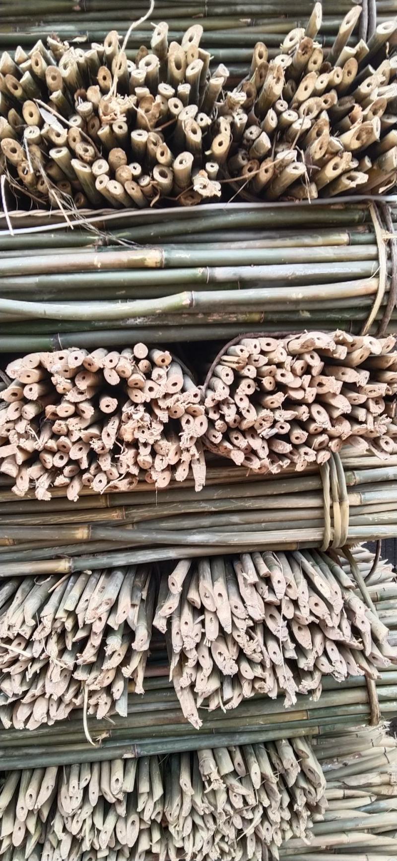 菜架竹子，三米至三米五，每梱九十八至一百根，