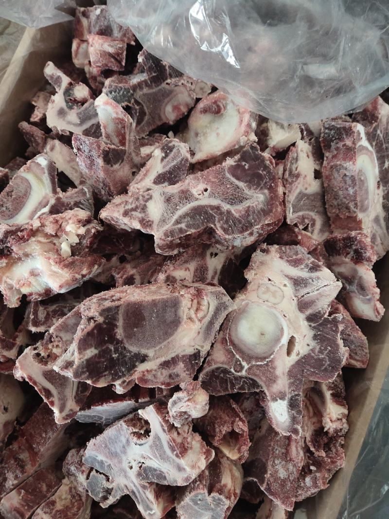 牛脖骨切块，多肉的，自助餐专用，一件40斤左右