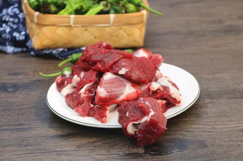 新鲜牛碎肉一亩田专供全国各大商超，量大从优