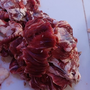 常年加工纯干鲜牛碎肉，大量批发量大价格优惠