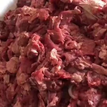 厂家直销，调理牛碎肉，有水份，价格便宜，10斤一卷
