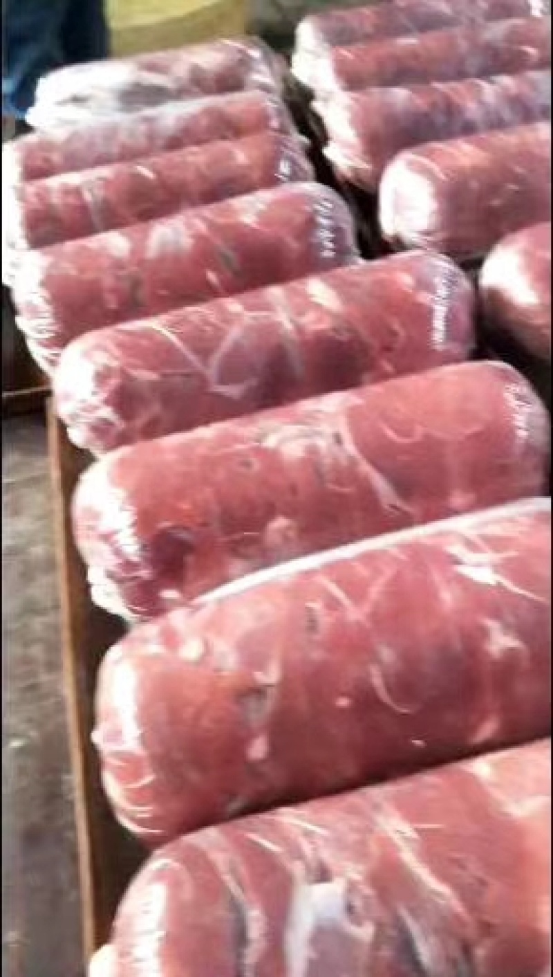 厂家直销，调理牛碎肉，有水份，价格便宜，10斤一卷