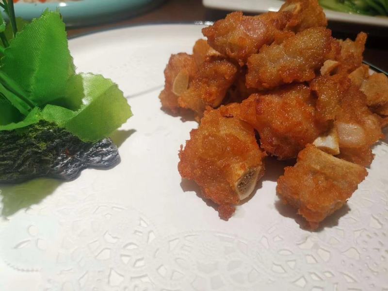 猪排骨蒜香骨………………………