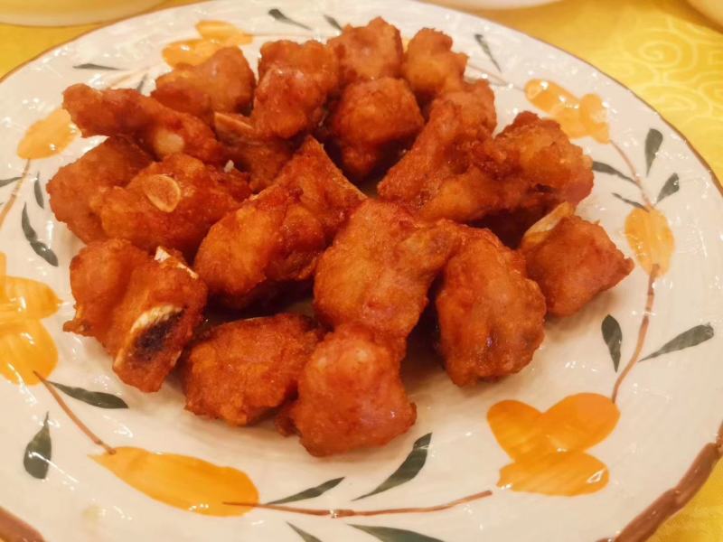猪排骨蒜香骨………………………