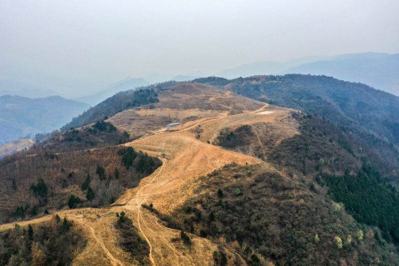 转让出租四荒地1200余亩，可做光伏发电，养殖，种植等。