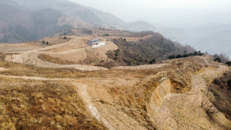 转让出租四荒地1200余亩，可做光伏发电，养殖，种植等。