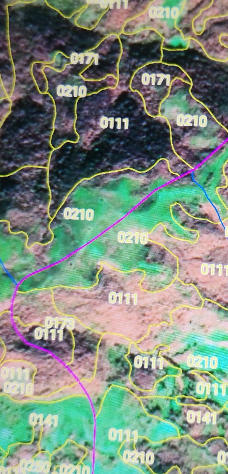 转让出租四荒地1200余亩，可做光伏发电，养殖，种植等。