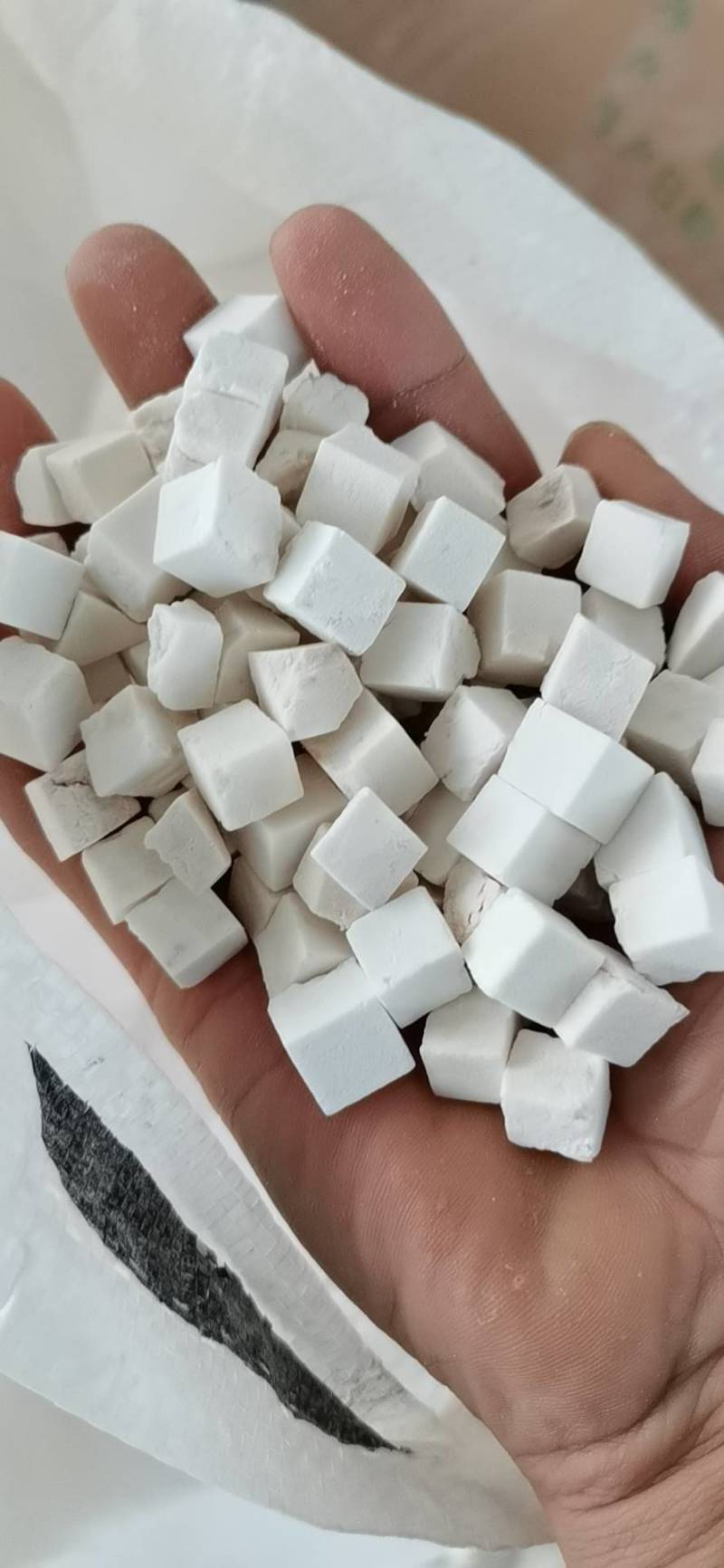 【热门推荐】岳西无硫纯白茯苓丁产地直供大货价廉多规格包邮