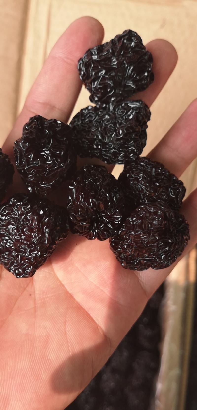 60头的黑枣，口感甘甜，无烟味。老少皆宜