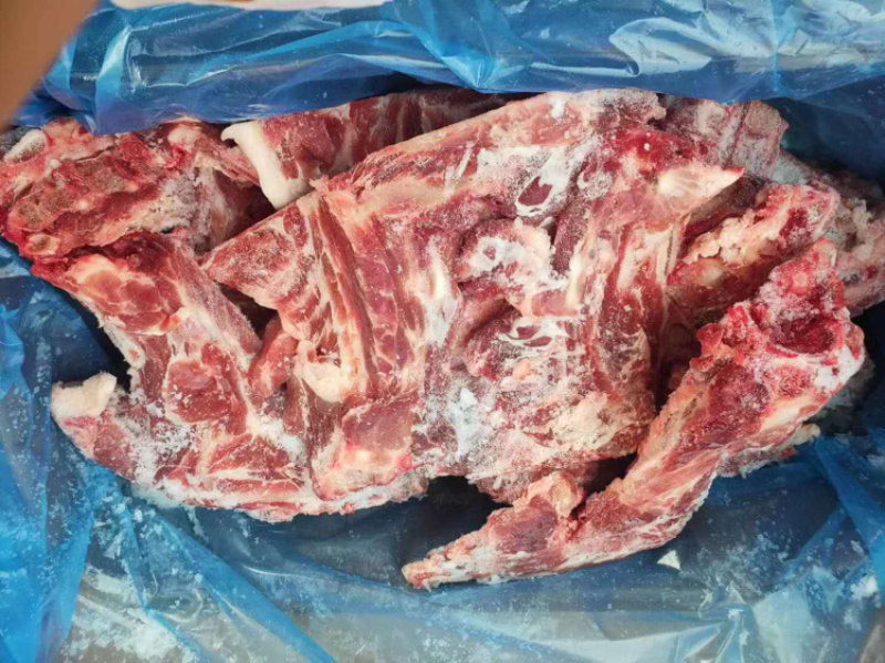 猪颈骨，带肉多猪颈骨，有感兴趣的老板欢迎光临！
