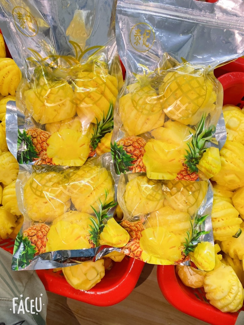 去皮香水小菠萝。。。