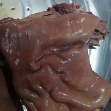 带皮熟驴肉，马肉现杀现煮