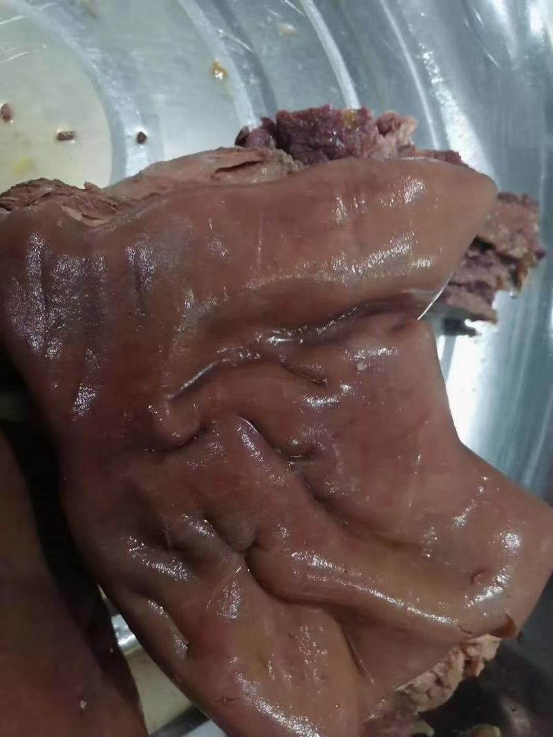 带皮熟驴肉，马肉现杀现煮