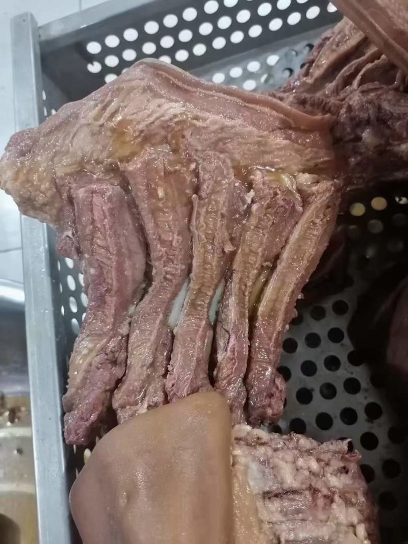 带皮熟驴肉，马肉现杀现煮
