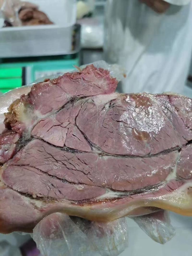 带皮熟驴肉，马肉现杀现煮