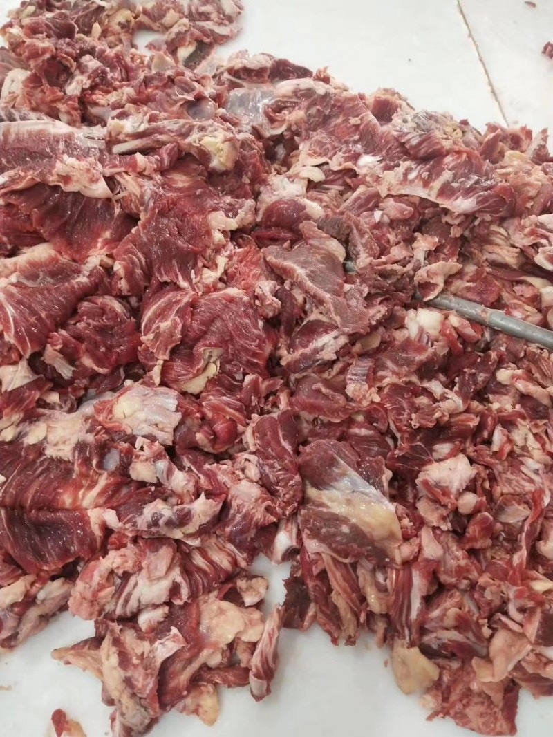 厂家直销高品质清真牛碎肉，纯干，瘦度高，肉块整，食堂可用