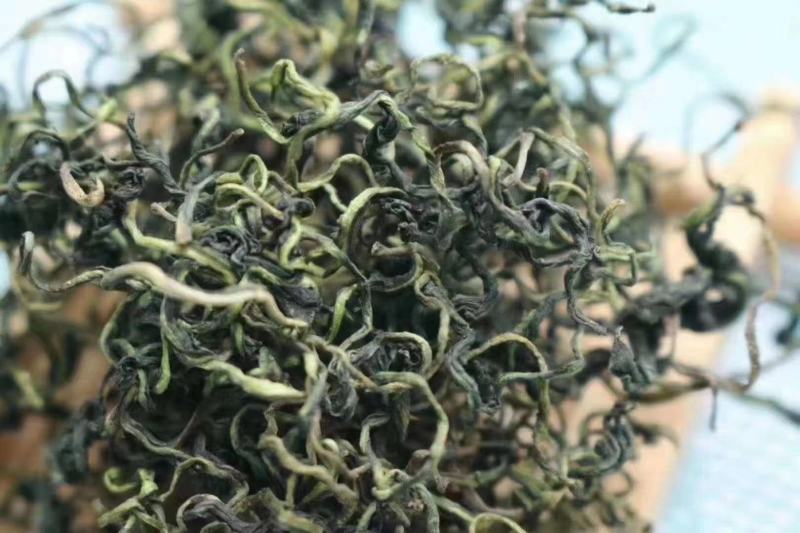 蒲公英茶，精挑细选岀来的新茶，干度好，颜色绿，味道浓！