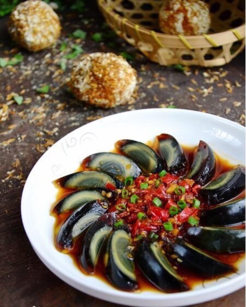 地摊热卖松花黑皮蛋包谷变蛋乡镇跑量糖心皮蛋