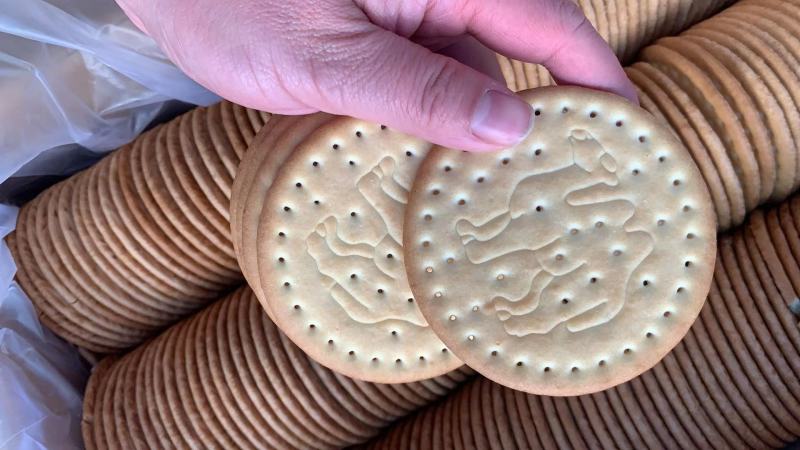 新疆驼奶饼干一件10斤批发量大从优60斤送骆驼模型