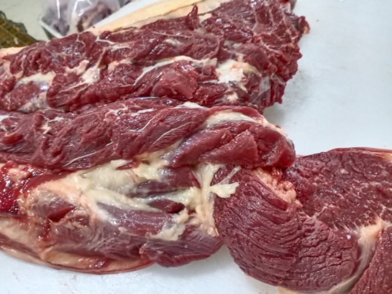 鲜驴肉批发，养殖基地，一手货源，现杀现宰，纯干无注水鲜驴