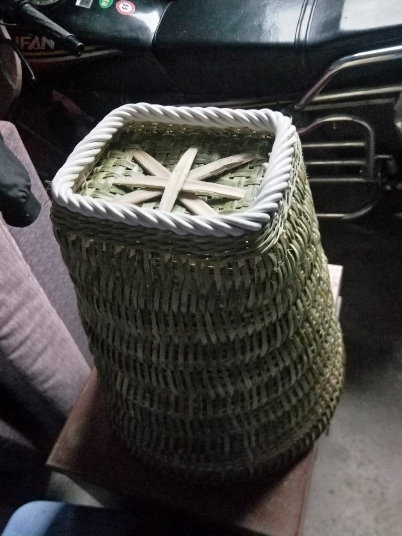 传统手工艺编织竹背篓