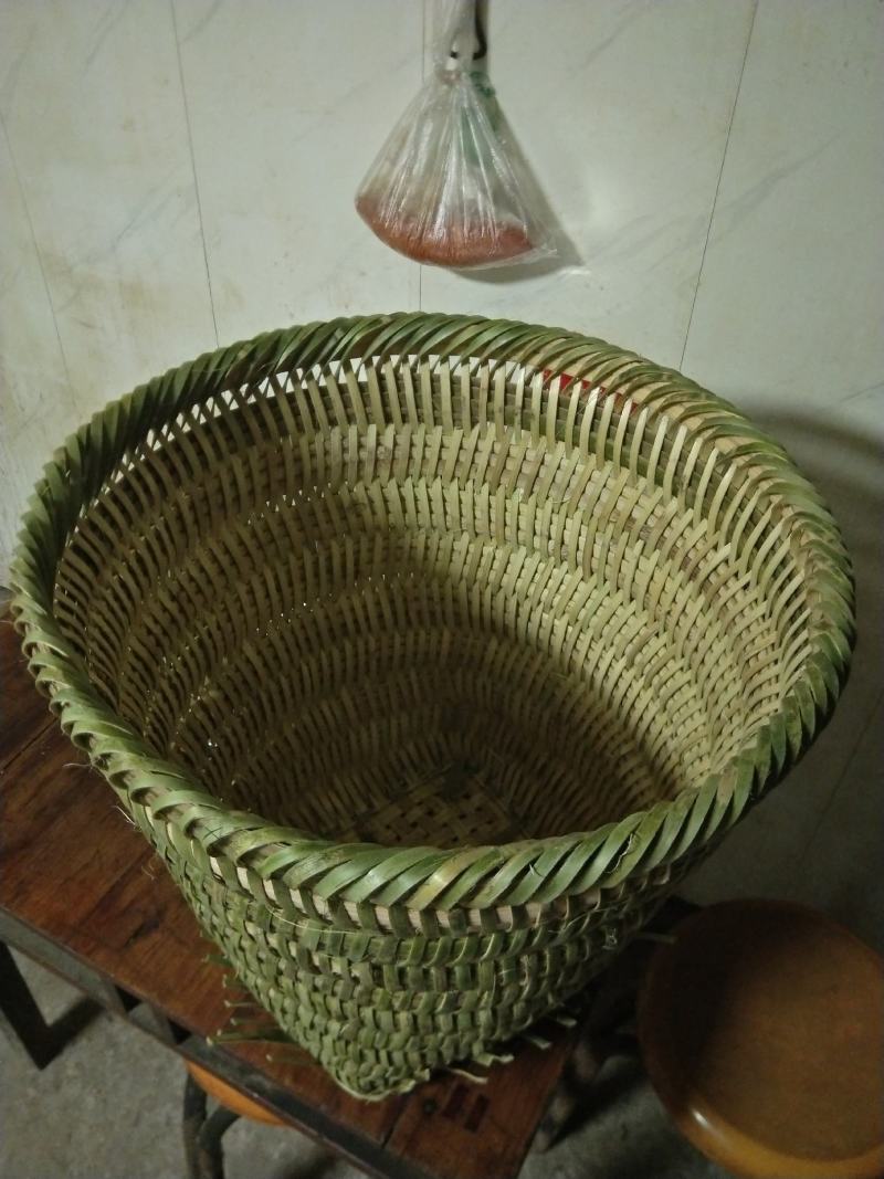 传统手工艺编织竹背篓