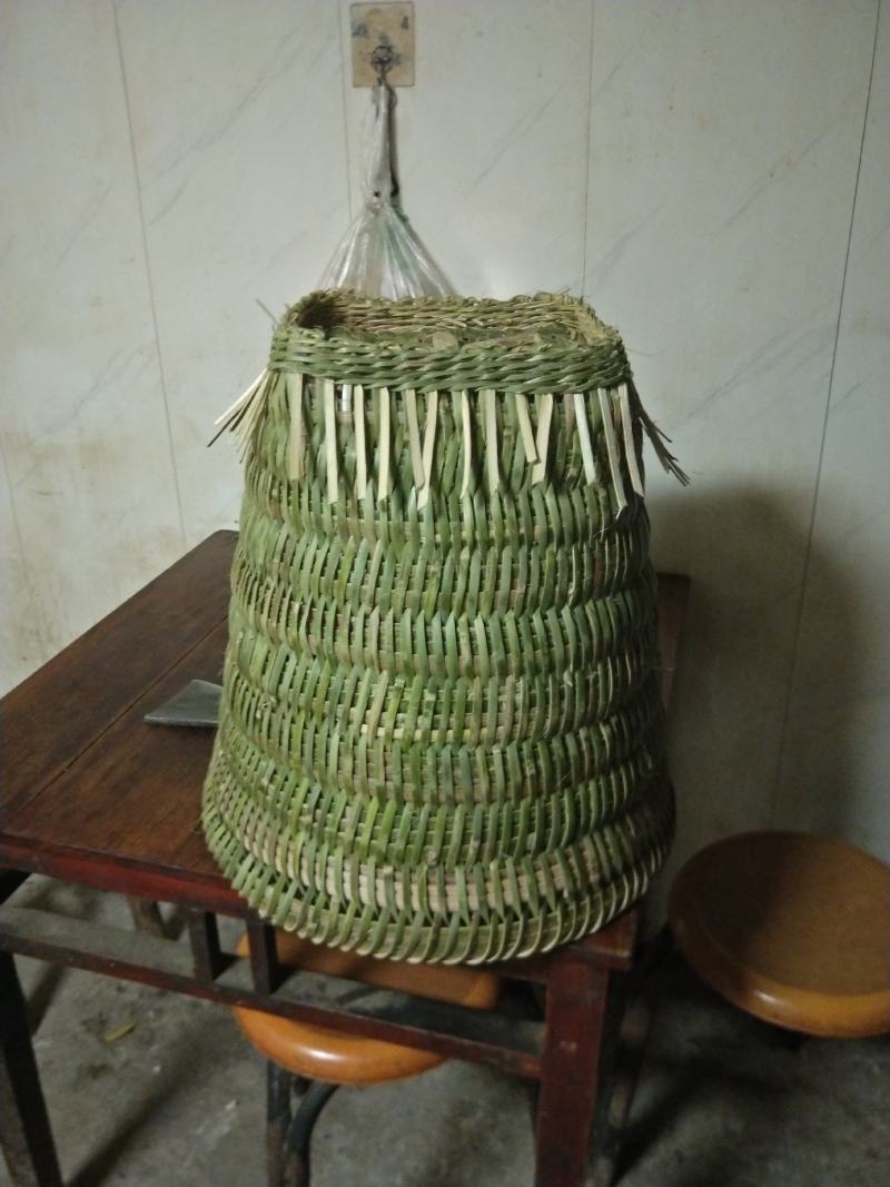 传统手工艺编织竹背篓