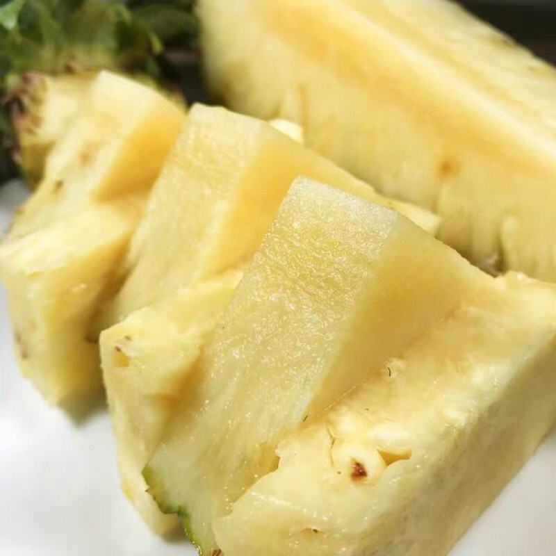 云南香水菠萝发货中菠萝独有的香味和酸甜味综合在一起，