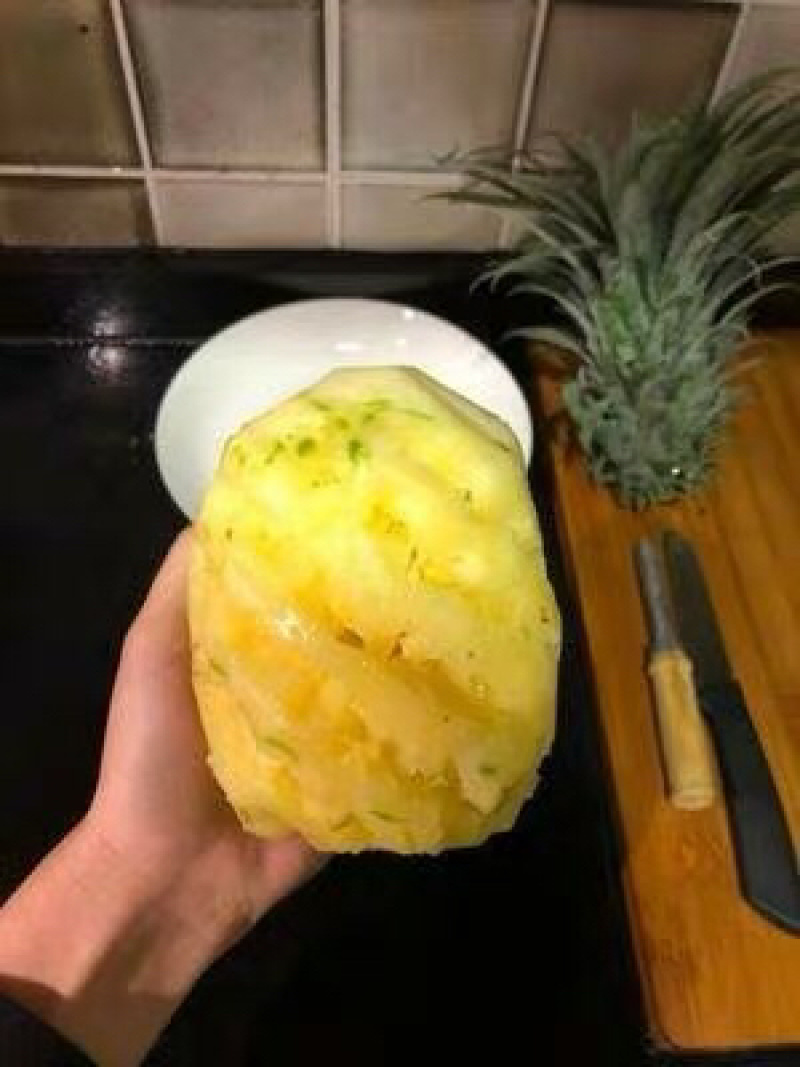 云南香水菠萝发货中菠萝独有的香味和酸甜味综合在一起，
