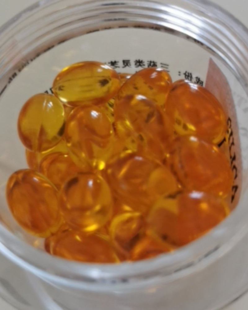 高含量长白山灵芝孢子油，由灵芝孢子粉提取，携带方便