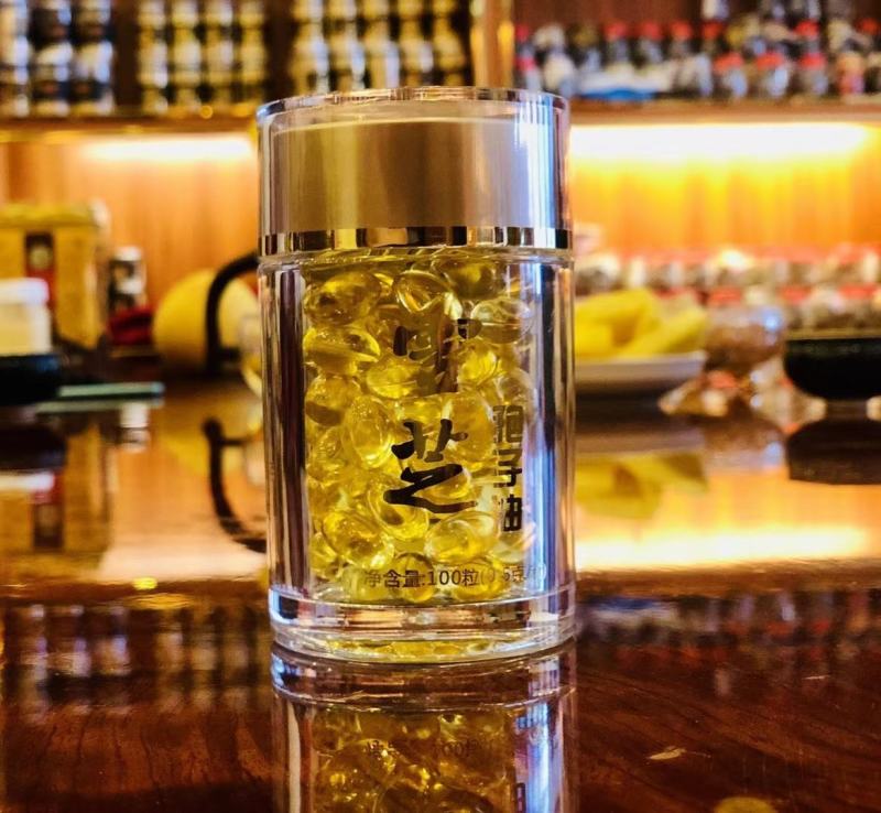 高含量长白山灵芝孢子油，由灵芝孢子粉提取，携带方便