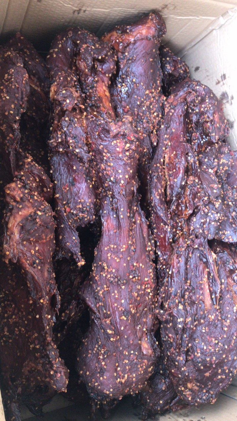 风干里脊，腿肉。有青花椒五香，麻辣，多个口味，品种多样。