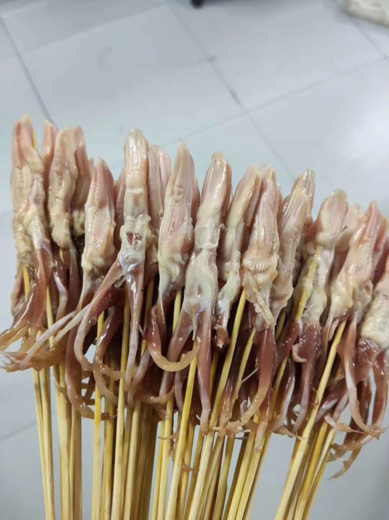 香辣小黄鱼去头去内脏腌制好，适合快餐店，学校，工地