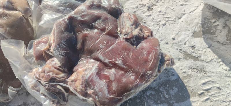 羊肉蒙古八分熟山羊肉带皮的去皮的八分熟山羊肉