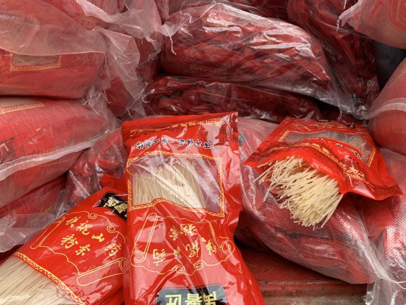 铁棍山药粉丝。一袋500g，一件20袋，火爆得很现在