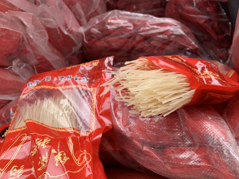 铁棍山药粉丝。一袋500g，一件20袋，火爆得很现在