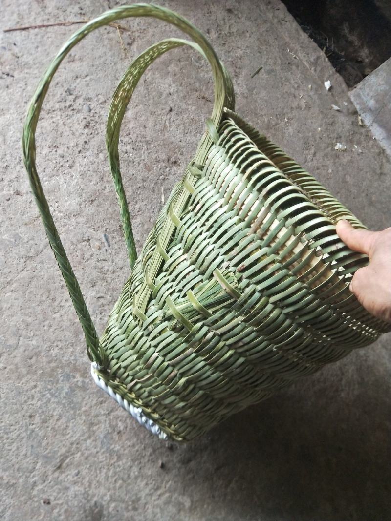传统手工艺编织竹背篓
