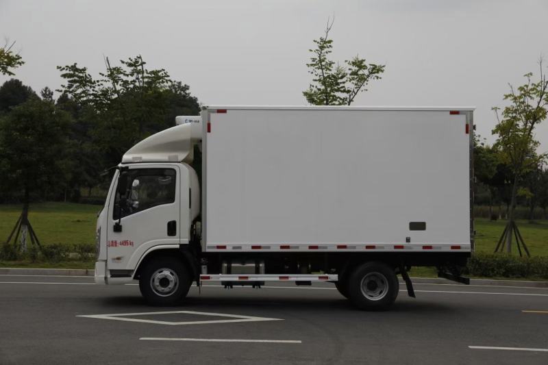 陕汽德龙K3000国六4.2米冷藏车(合规车型)