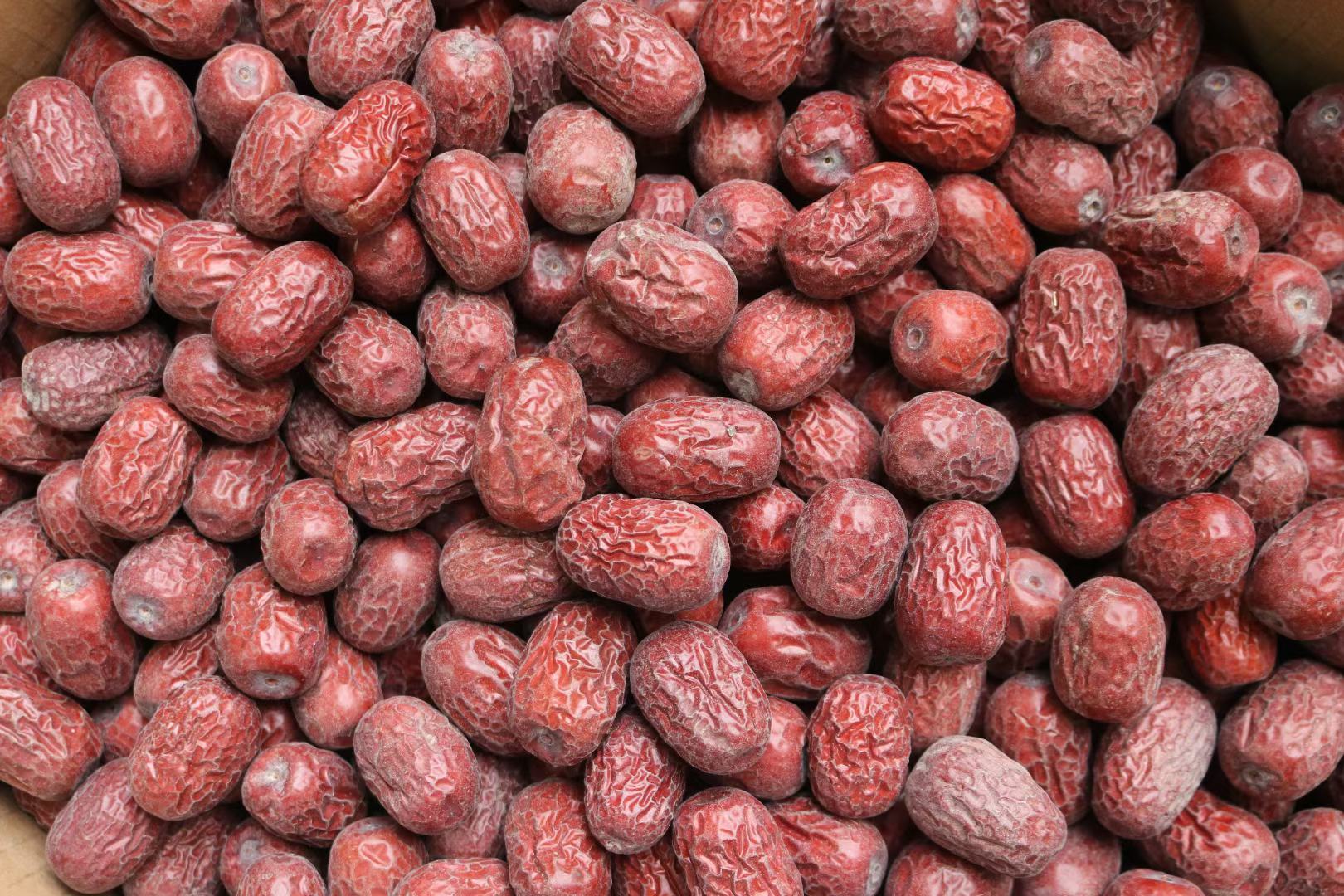 经期饮食搭配示意图,展示鲜枣与其他补血食材的合理组合 经期饮食搭配示意图