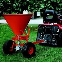 摩托车带的撒肥机草坪地用的轮式撒播机ATV施肥机