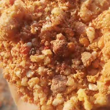 肯德基油渣。直接喂牛羊，饲料厂都行。