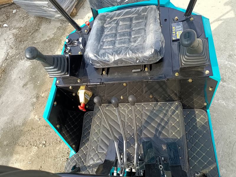 小型挖掘机家用挖土17吨小挖机微型果园农用多功能微挖勾机