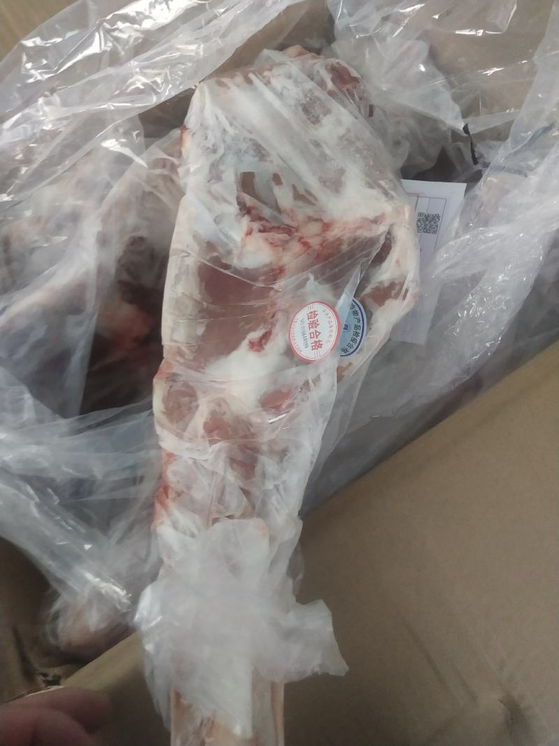 内蒙古锡林郭勒羔羊前腿，6至8条装。肉质鲜美。