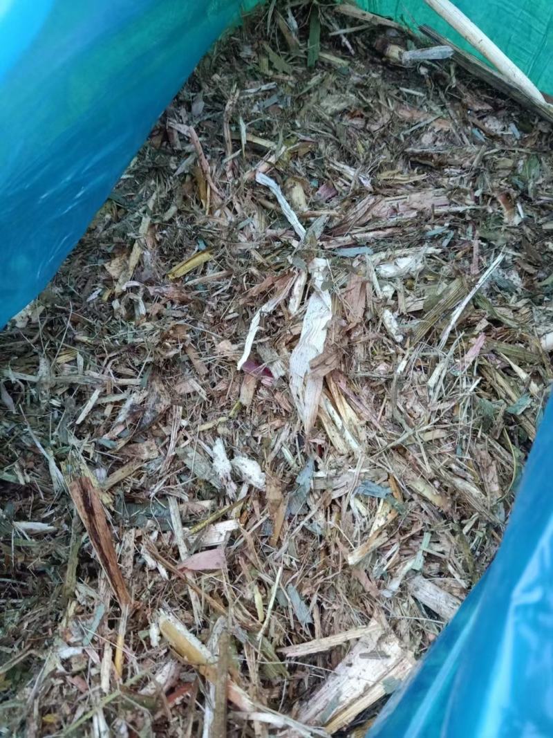 销售秸秆饲料生产设备，液压打包机、流水线粉碎机技术先进可