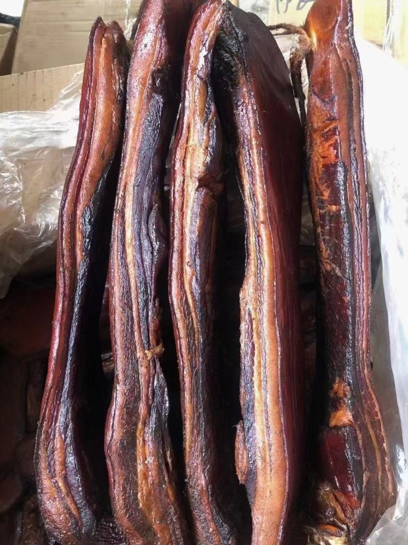厂家直销各种腊肉大块肉麻辣五香都有欢迎下单