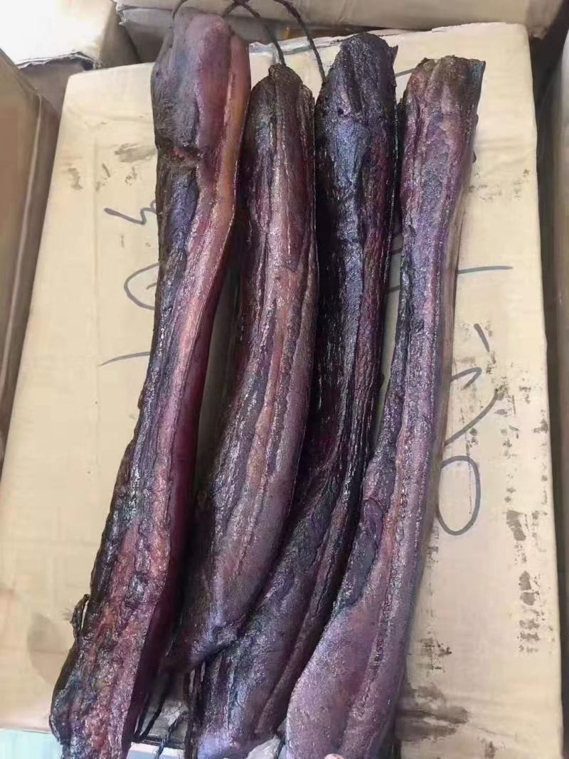 厂家直销各种腊肉大块肉麻辣五香都有欢迎下单
