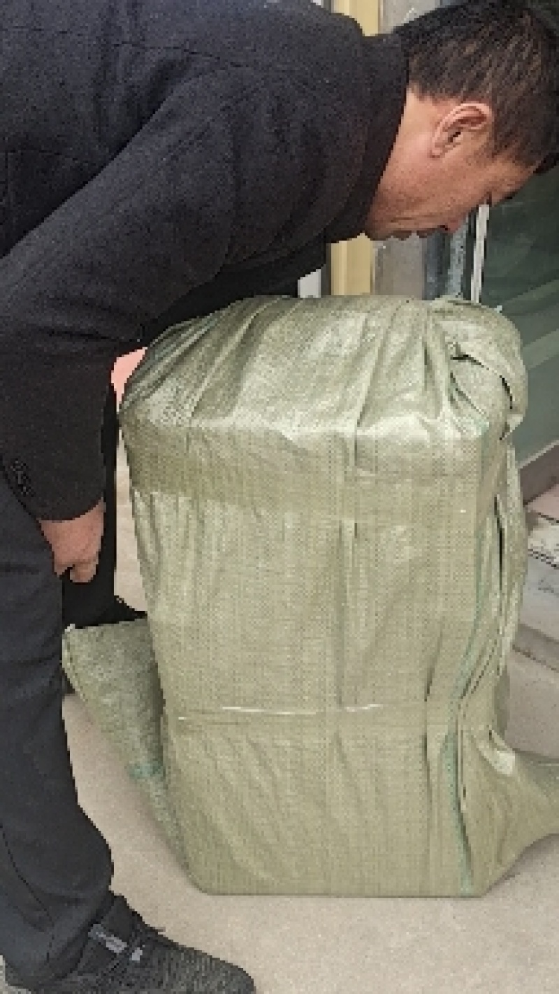 招财蟹发财蟹！有黄有膏，味道鲜美，1盒4斤左右一手货源