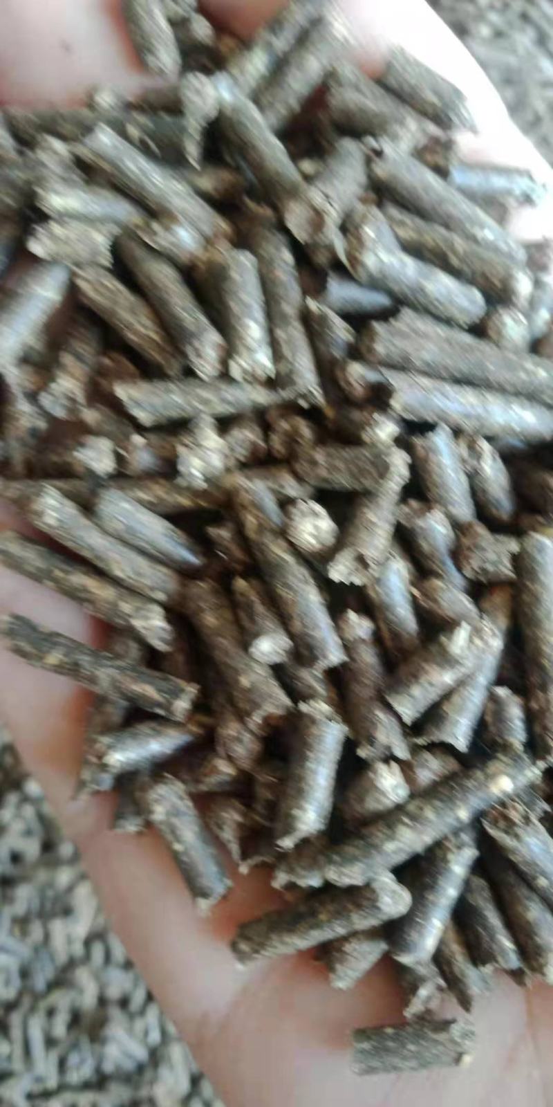 长年出售花生秧牛羊草、花生秧草粉、花生秧颗粒、压块麦秸。