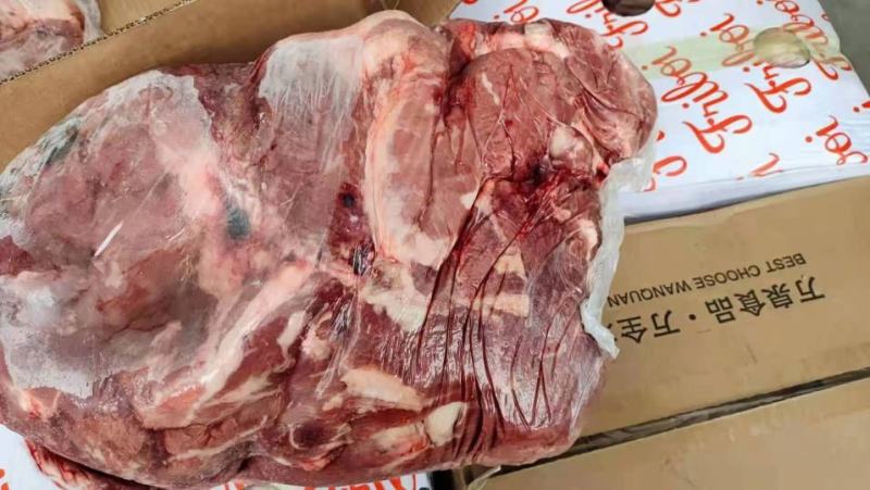巴西JBS牛肉(背肩)四证齐全，肉质细嫩，含水量少，价格亲民