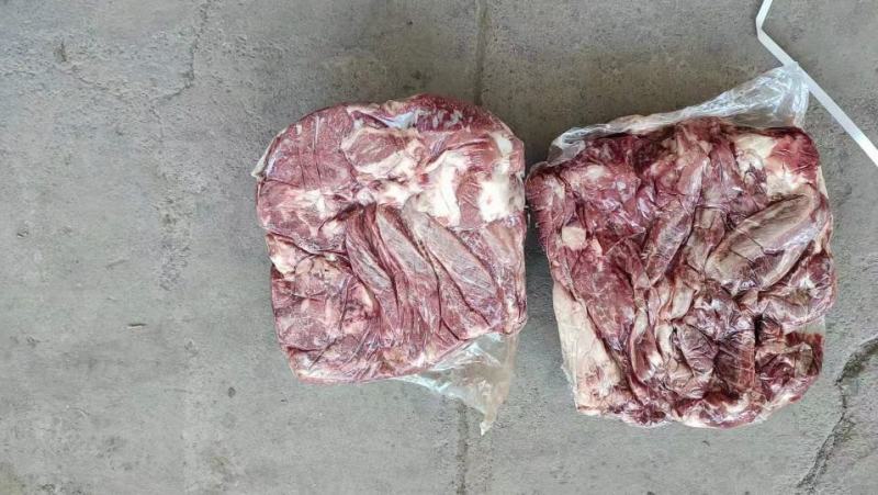 巴西JBS牛肉(背肩)四证齐全，肉质细嫩，含水量少，价格亲民